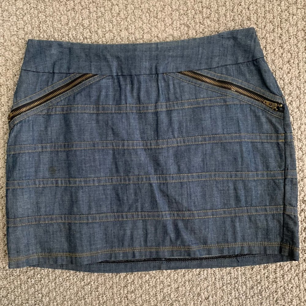 Denim skirt, excellent condition, rarely use.